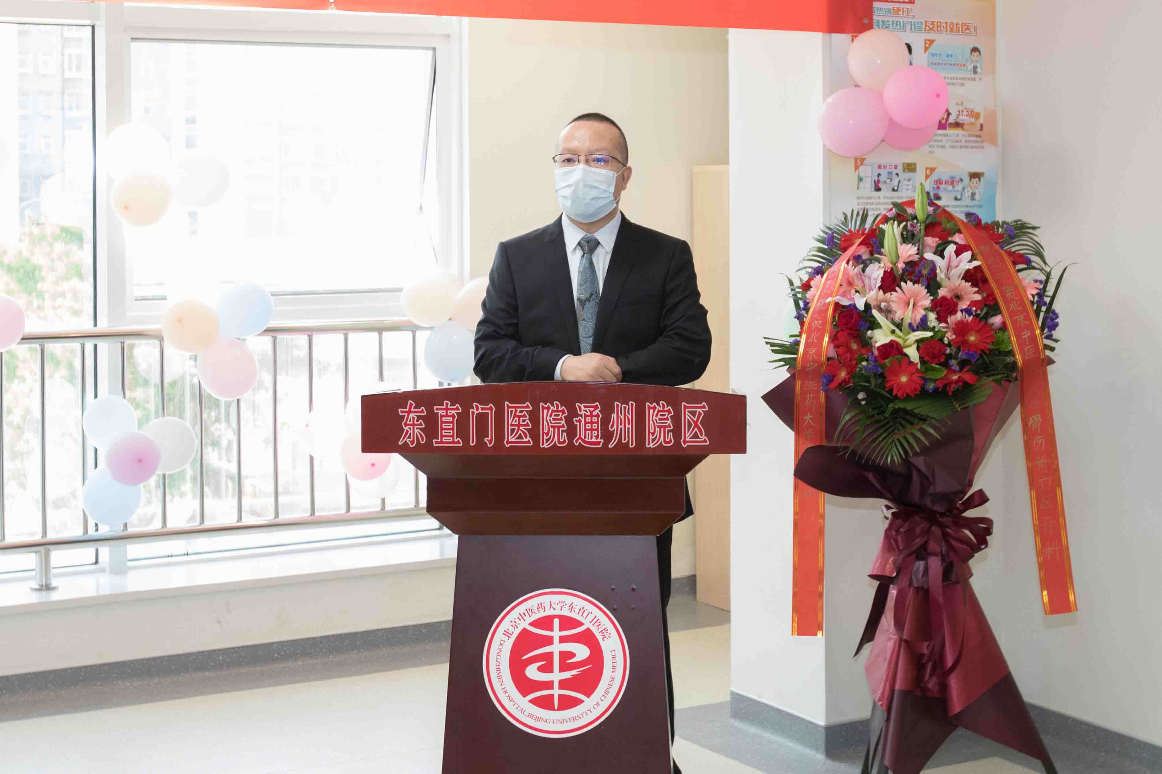 3，骨伤科六区文天林主任介绍了科室情况.jpg